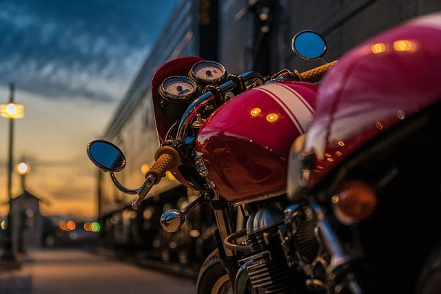 motorcycle-2186589_640