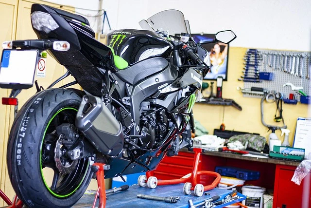 motorcycle-4226257_640